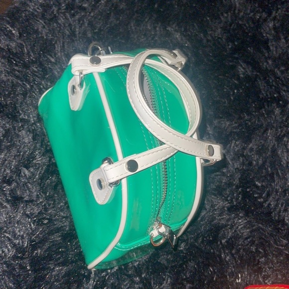 Y2K Mini Purse Green Leather ( with metal ball extender chain) - Picture 4 of 4